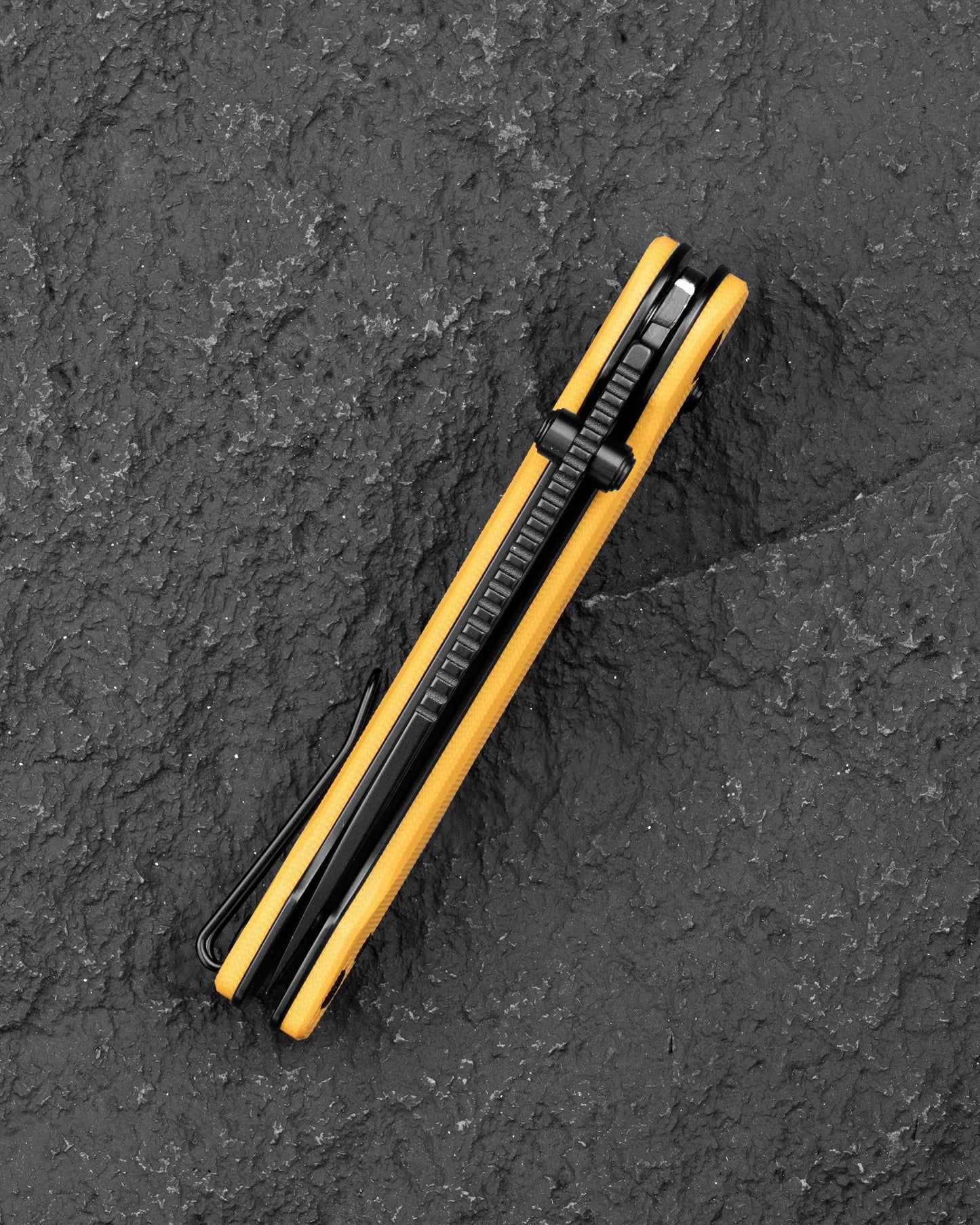 Bestech Cobber BG68E yellow G10 scales – high-visibility handle material