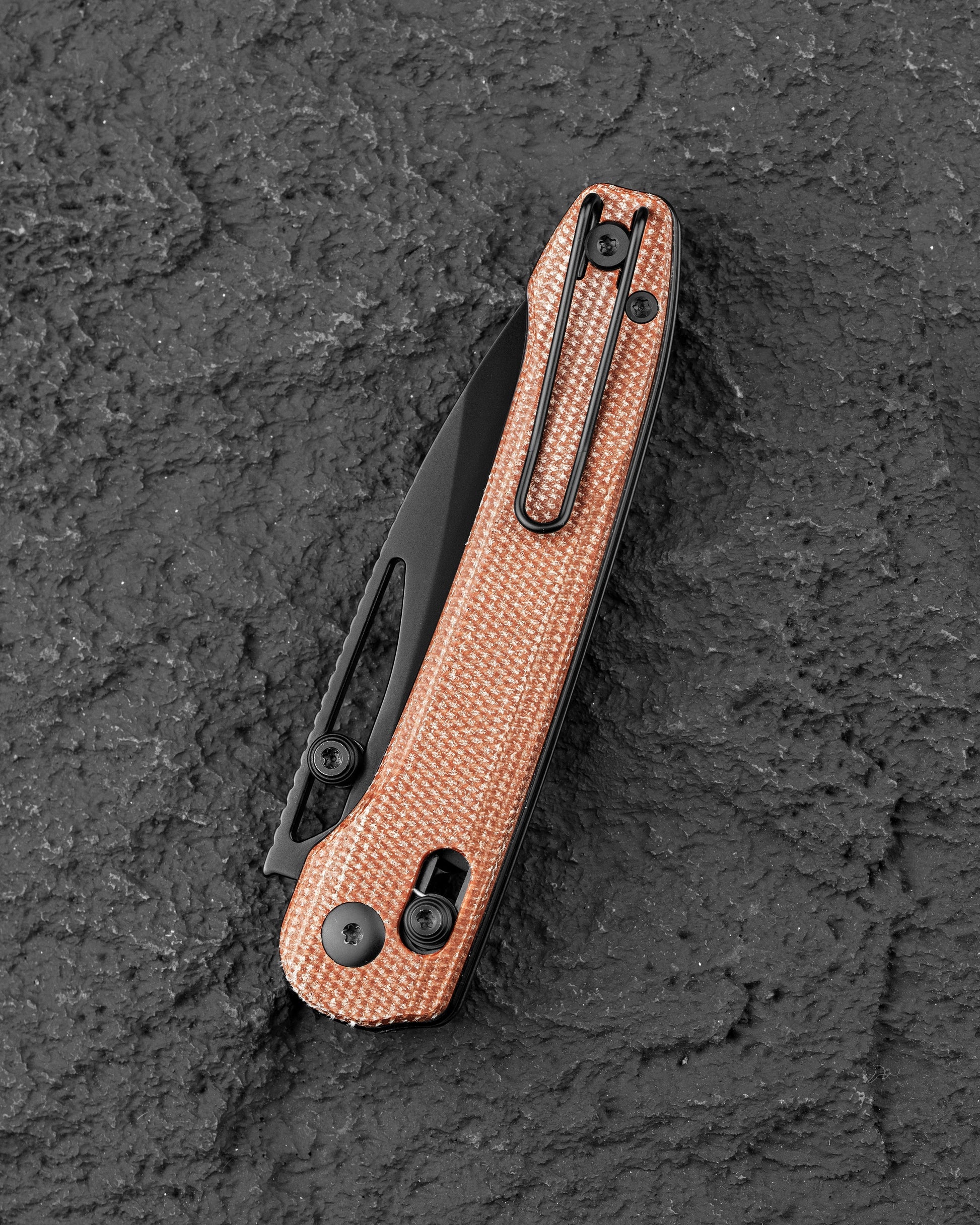 Bestech Cobber BG68F blade detail – 3.37" 14C28N black PVD, ceramic bearings