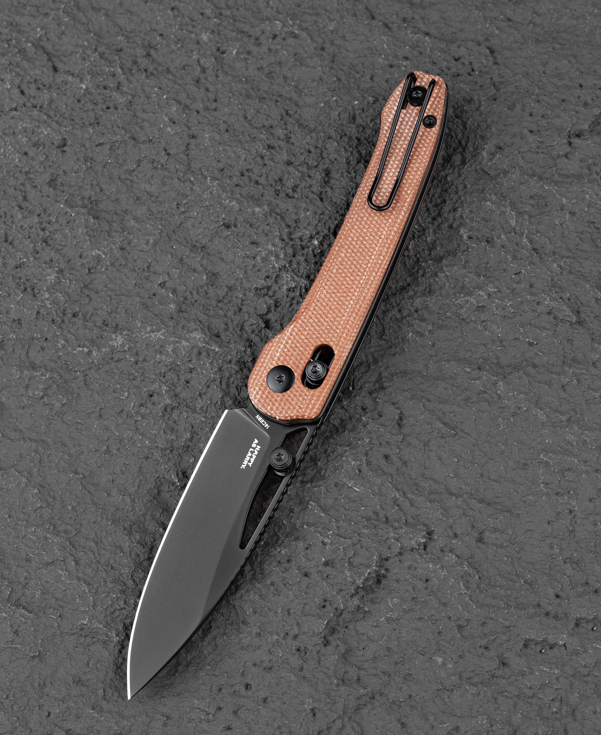 Bestech Cobber BG68F closed view – brown Micarta scales, deep carry clip