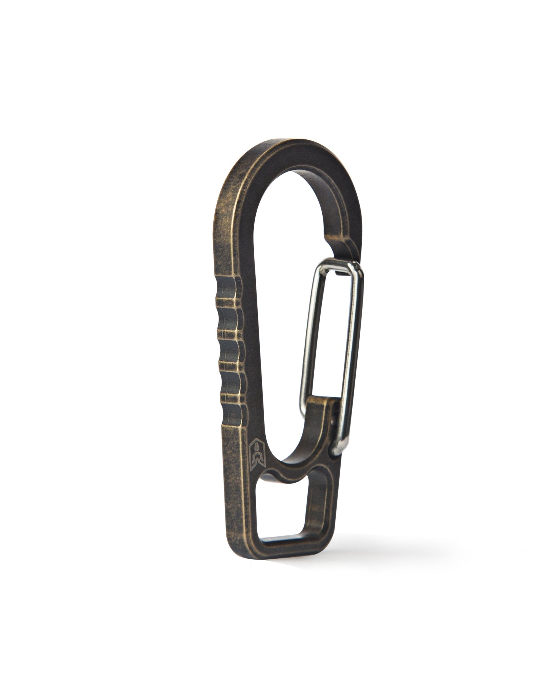 Bestechman Scribe BM16E package contents – pen, titanium carabiner, and black presentation case