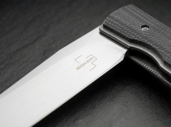 Boker Plus Urban Trapper 3.43" Mirror VG-10 Titanium Framelock Black G-10 Scales