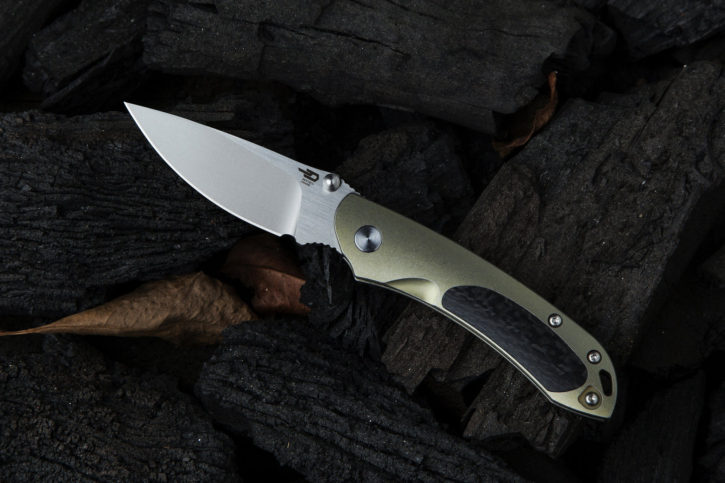 Bestech Junzi BT1809E front view – 2.76" CPM-S35VN bead blast stonewash blade, light green titanium and carbon fiber handle, slip joint