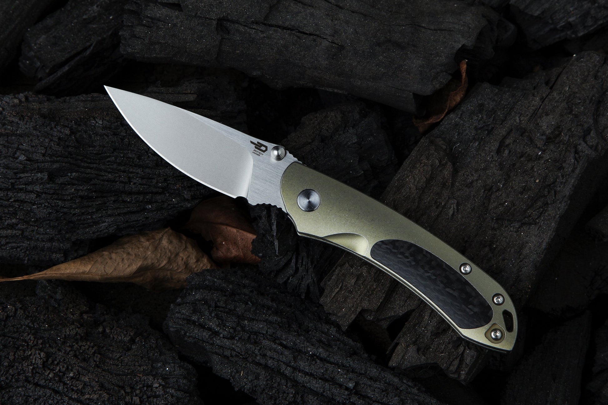 Bestech Junzi BT1809E front view – 2.76" CPM-S35VN bead blast stonewash blade, light green titanium and carbon fiber handle, slip joint
