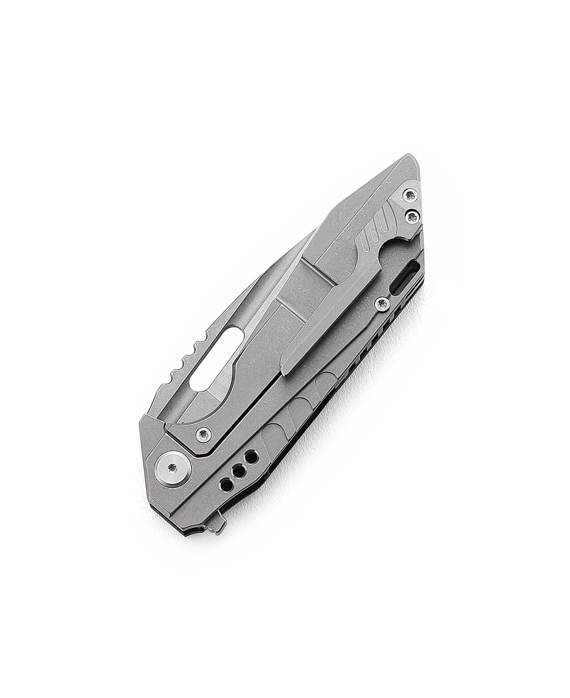 Bestech Shodan BT1910C carbon fiber handle detail – woven carbon fiber inlays in grey titanium frame