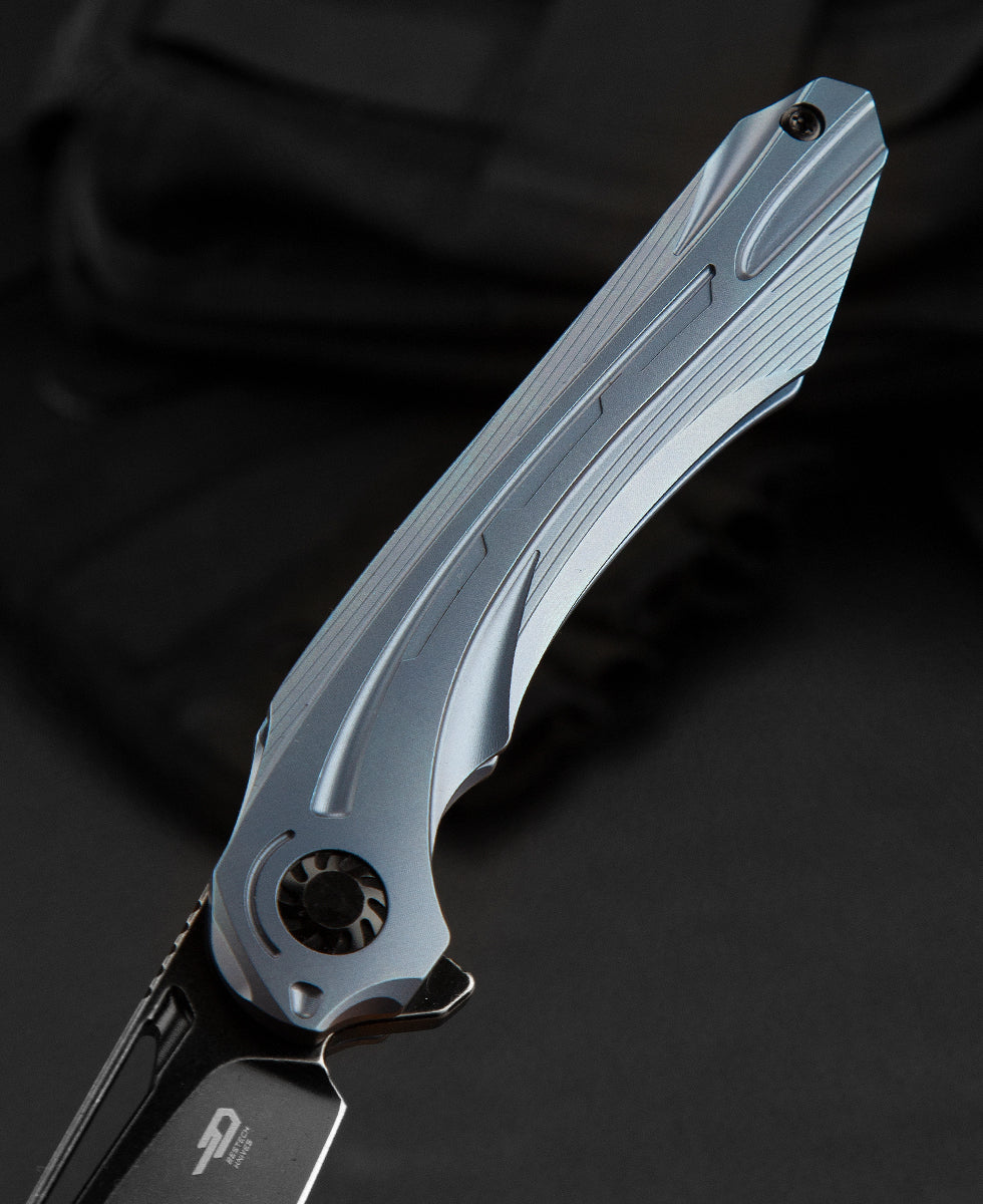 Bestech Wibra BT2001C handle detail – blue anodized titanium, frame lock mechanism