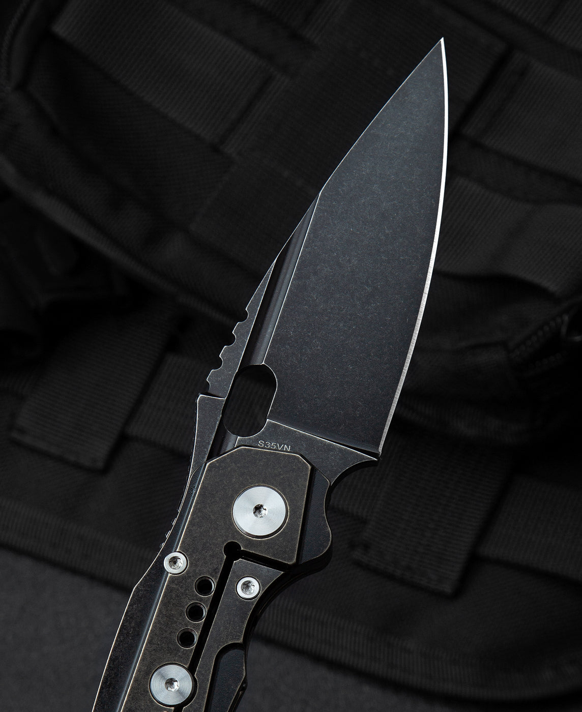 Bestech Exploit BT2005C all-black stonewash detail – unified black stonewash on blade and titanium handle