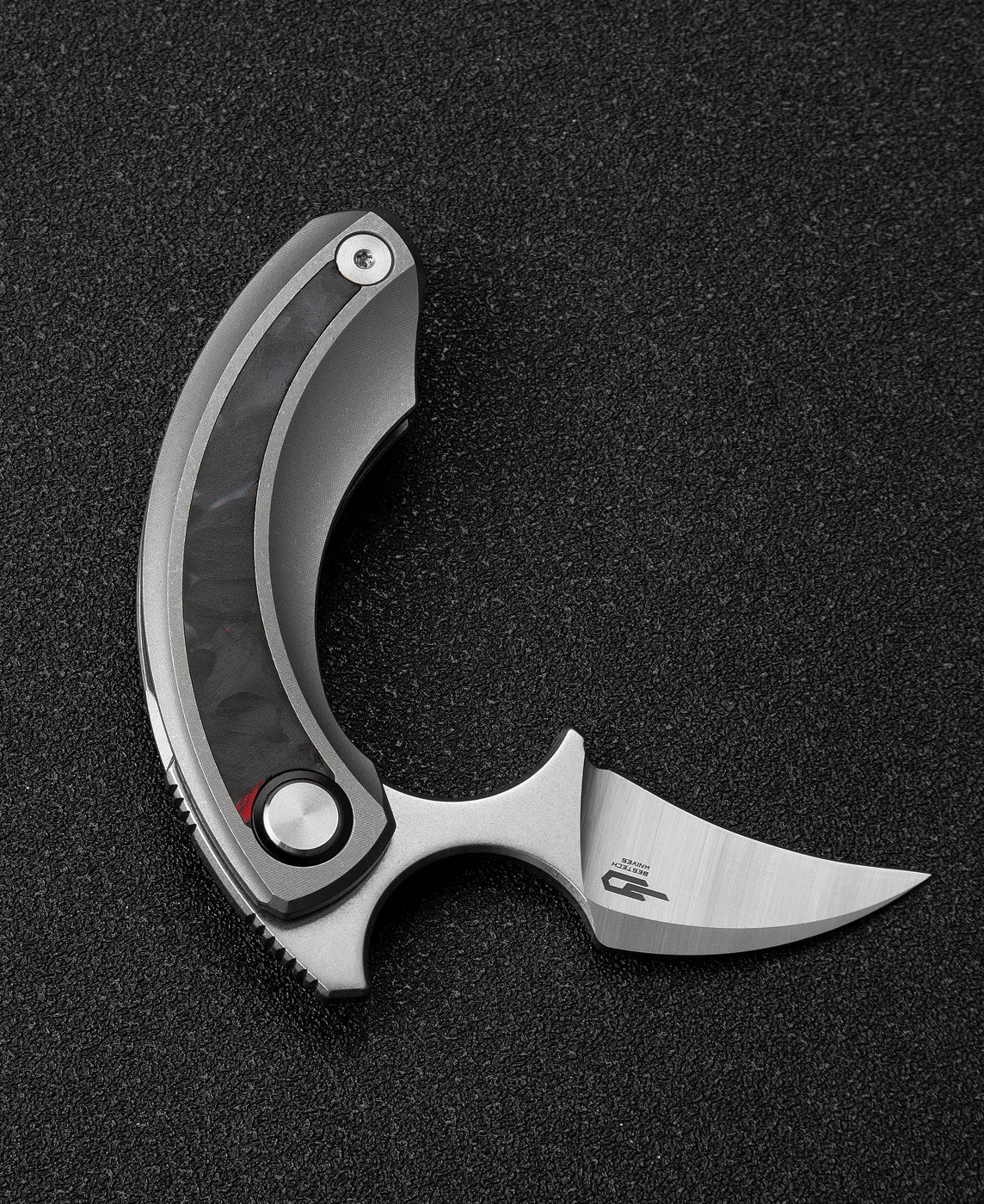 Bestech Strelit BT2103E front view – 2.19" M390 satin + stonewash, grey titanium + red marble carbon fiber, frame lock