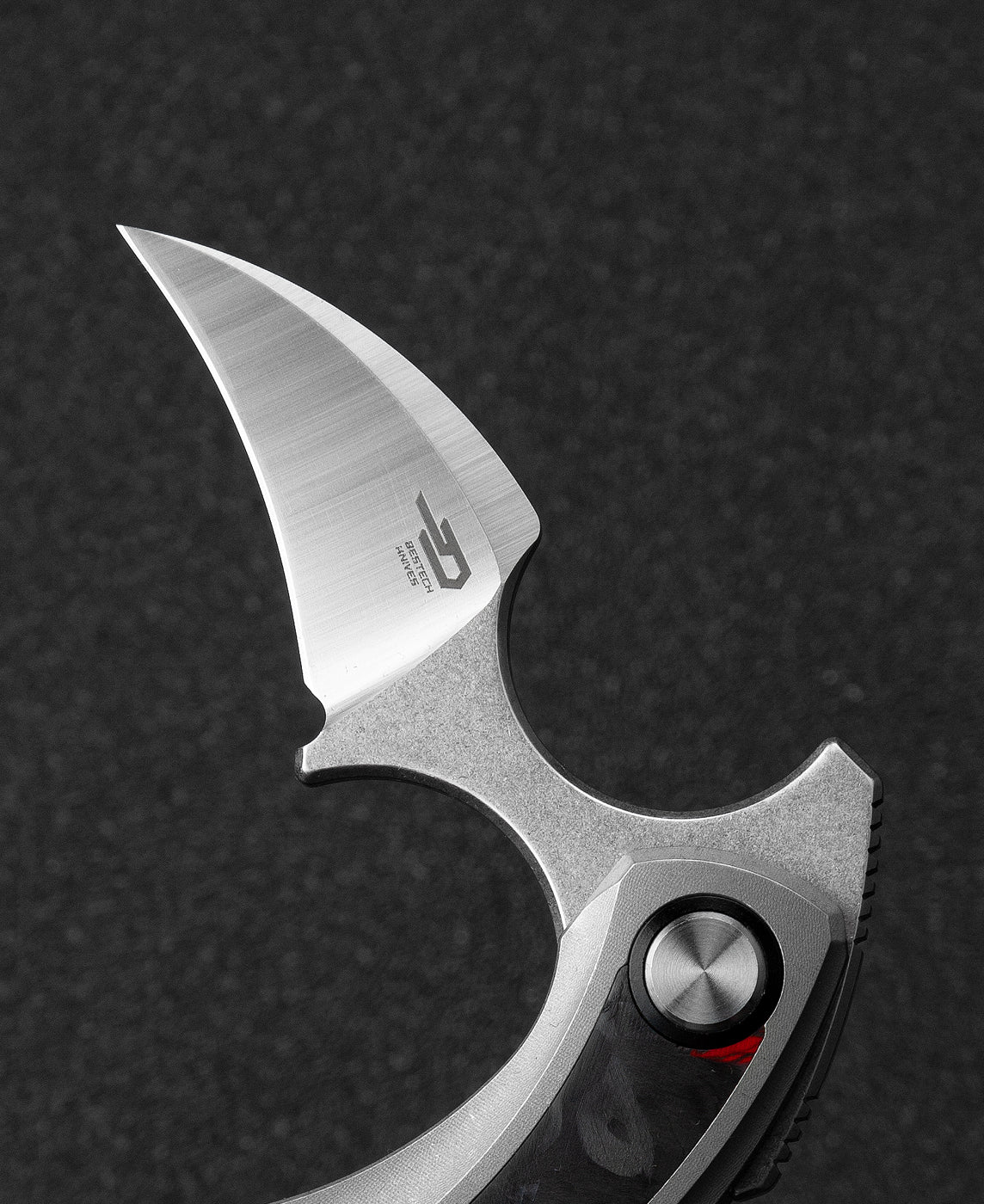 Bestech Strelit BT2103E handle detail – grey titanium frame lock construction, 53g total weight