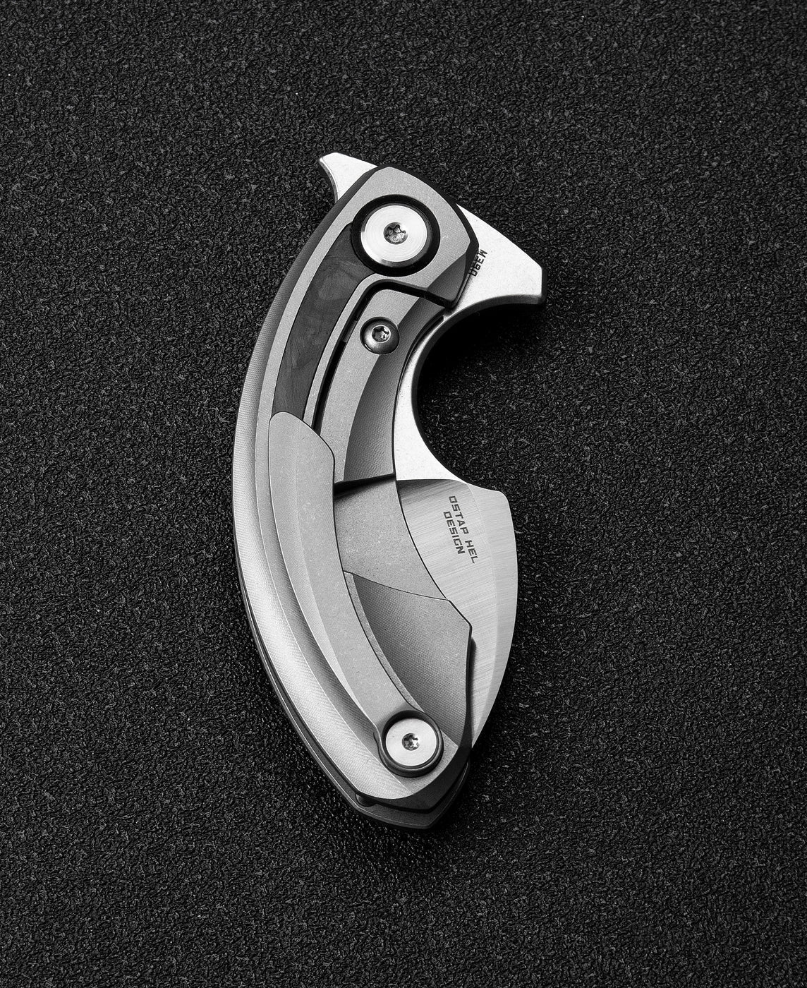 Bestech Strelit BT2103E spine detail – 3.5mm M390 blade thickness, ceramic ball bearing pivot