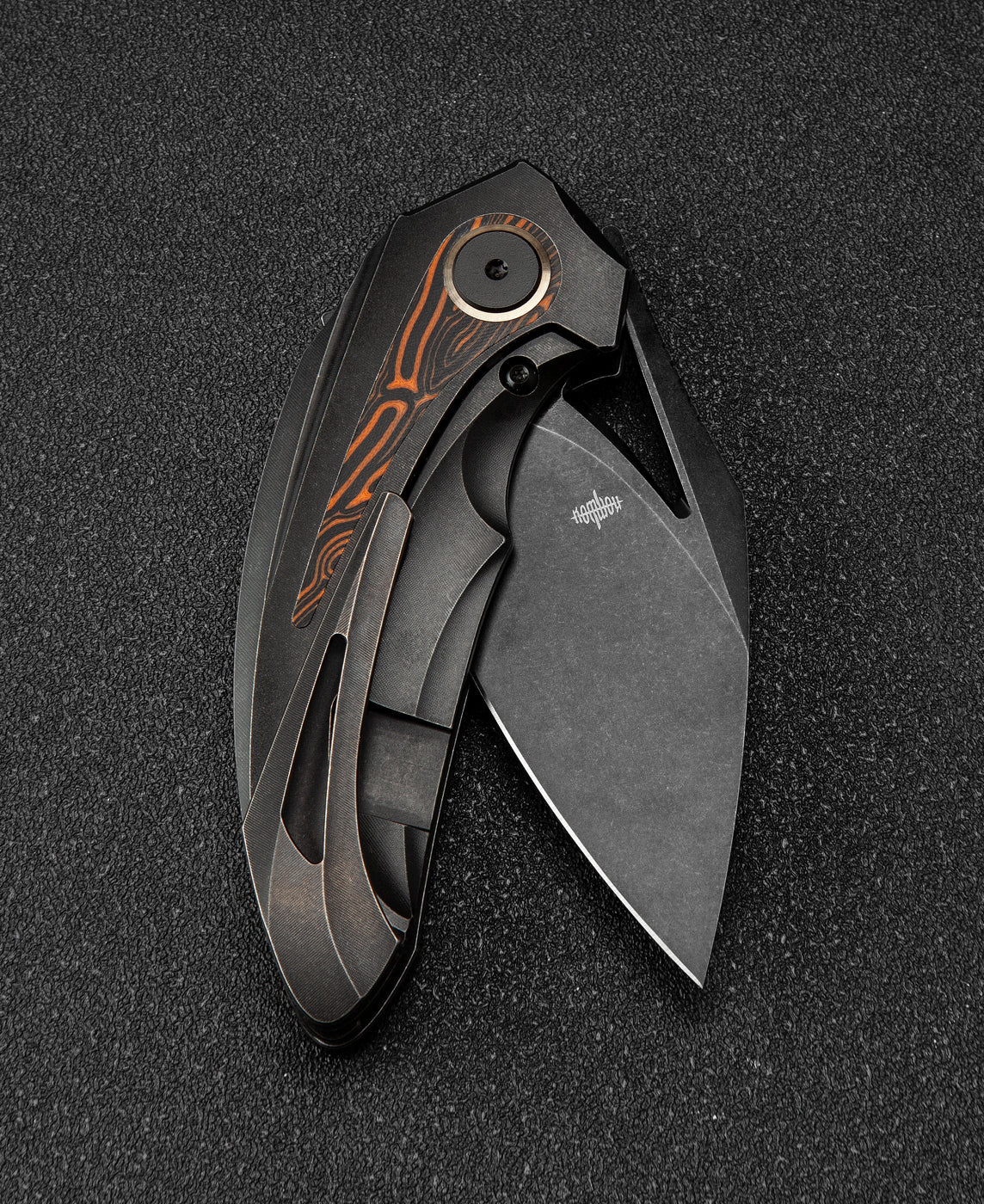 Bestech Nuke BT2107E wharncliffe blade detail – straight edge, curved spine, M390 steel precision tip