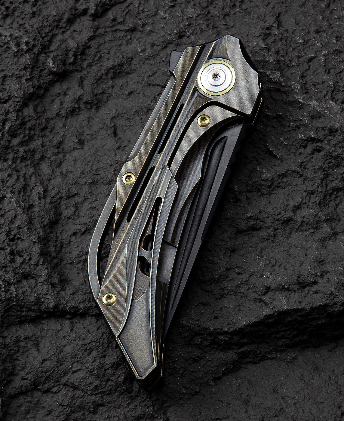 Bestech Vigil BT2201D bronze titanium detail – warm antique stonewash, two-tone with black blade