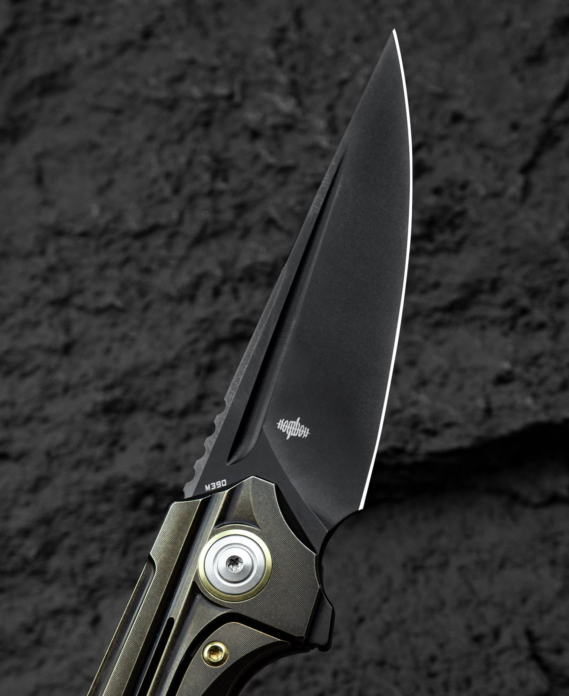 Bestech Vigil BT2201D frame lock detail – bronze titanium frame lock engagement