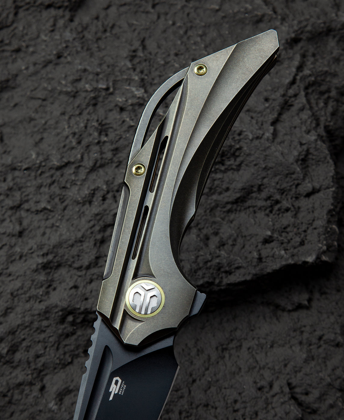 Bestech Vigil BT2201D handle detail – bronze stonewash titanium texture and machining