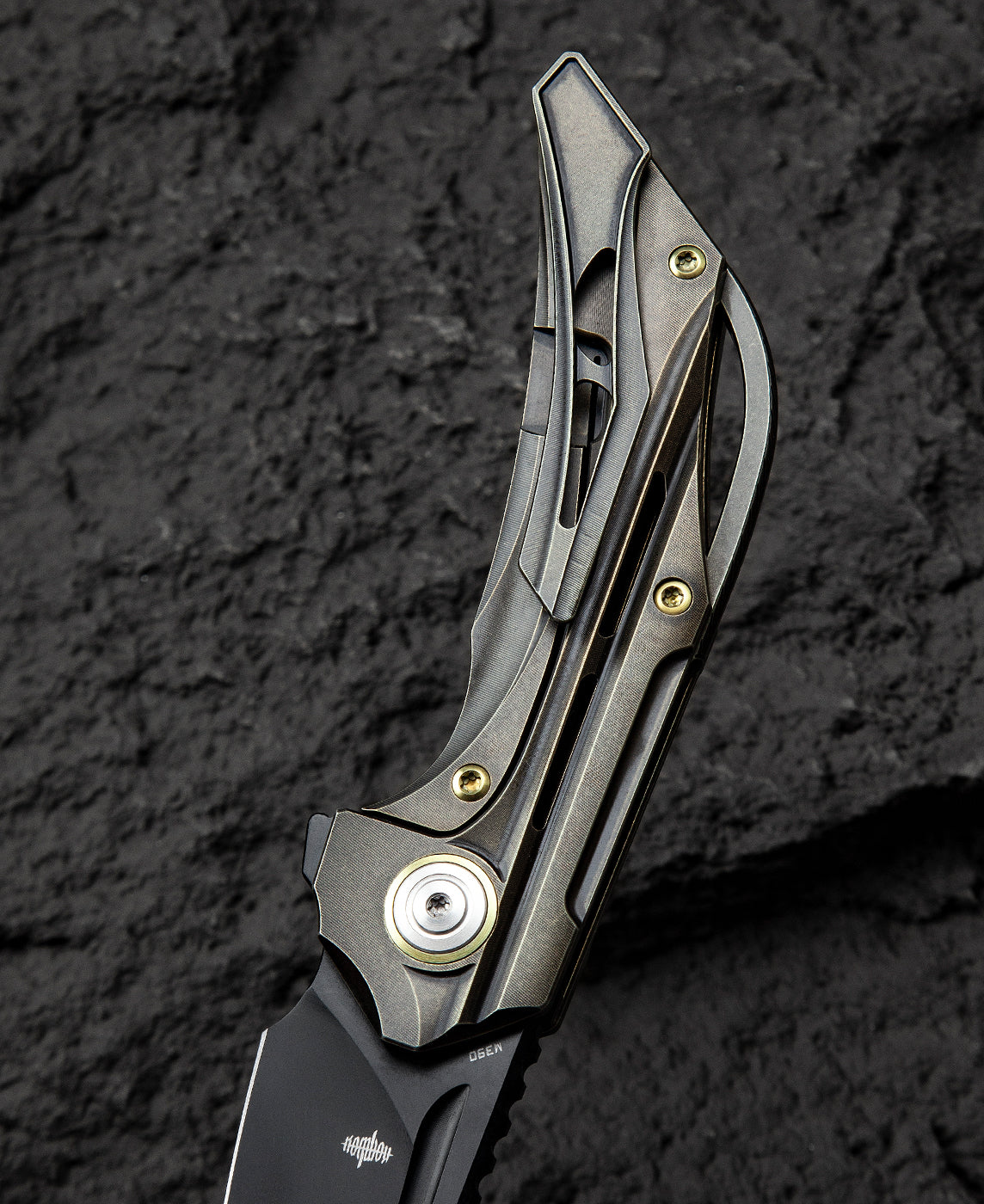 Bestech Vigil BT2201D spine detail – M390 black stonewash blade spine, 3.8mm stock