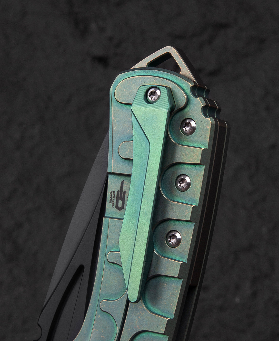 Bestech Buwaya BT2203D EDC carry – 150g full-size M390 titanium folder, retro green