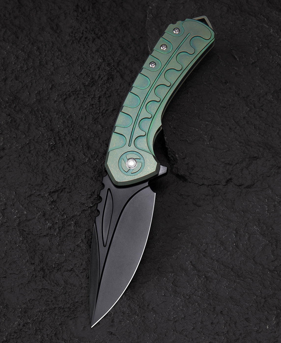 Bestech Buwaya BT2203D front view – M390 black stonewash blade, retro green titanium handle