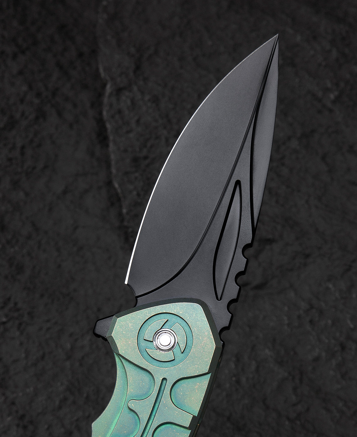 Bestech Buwaya BT2203D open position – frame lock engaged, M390 blade deployed
