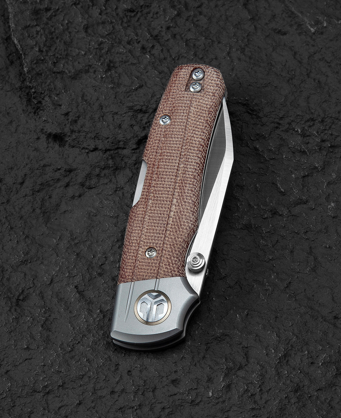 Bestech Tonic BT2204B blade detail – M390 satin finish, 2.89 inch sheepsfoot blade