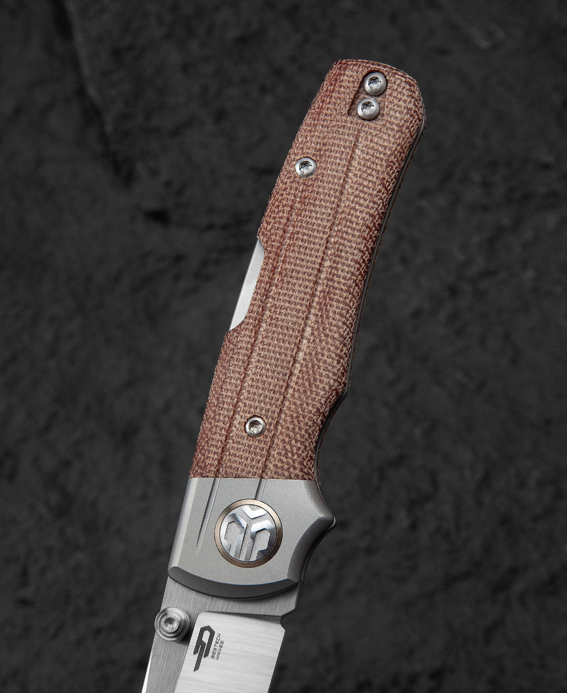 Bestech Tonic BT2204B natural canvas micarta detail – organic tan inlay texture on grey titanium