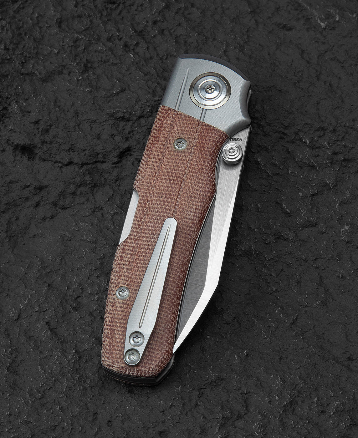 Bestech Tonic BT2204B sheepsfoot blade detail – straight edge, blunt spine, M390 steel