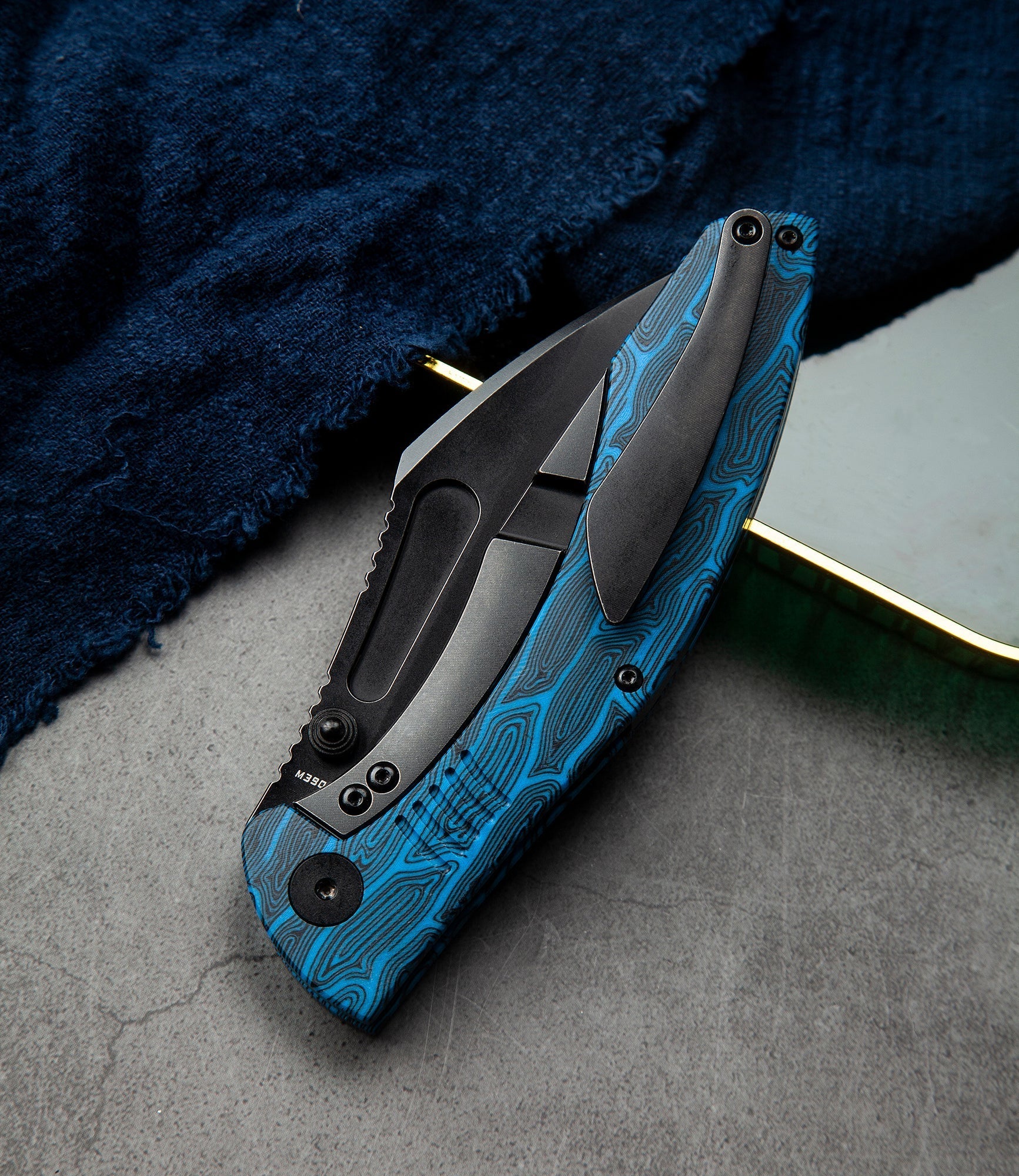 Bestech Lockness BT2205D blue G10 detail – blue and black G10 handle scales showing aggressive grip texture