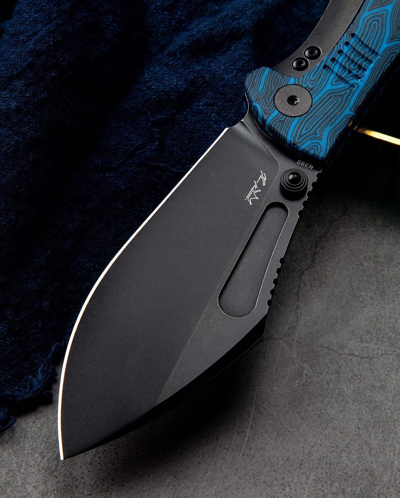 Bestech Lockness BT2205D side view – black and blue G10 handle scales with titanium liners and ceramic bearings