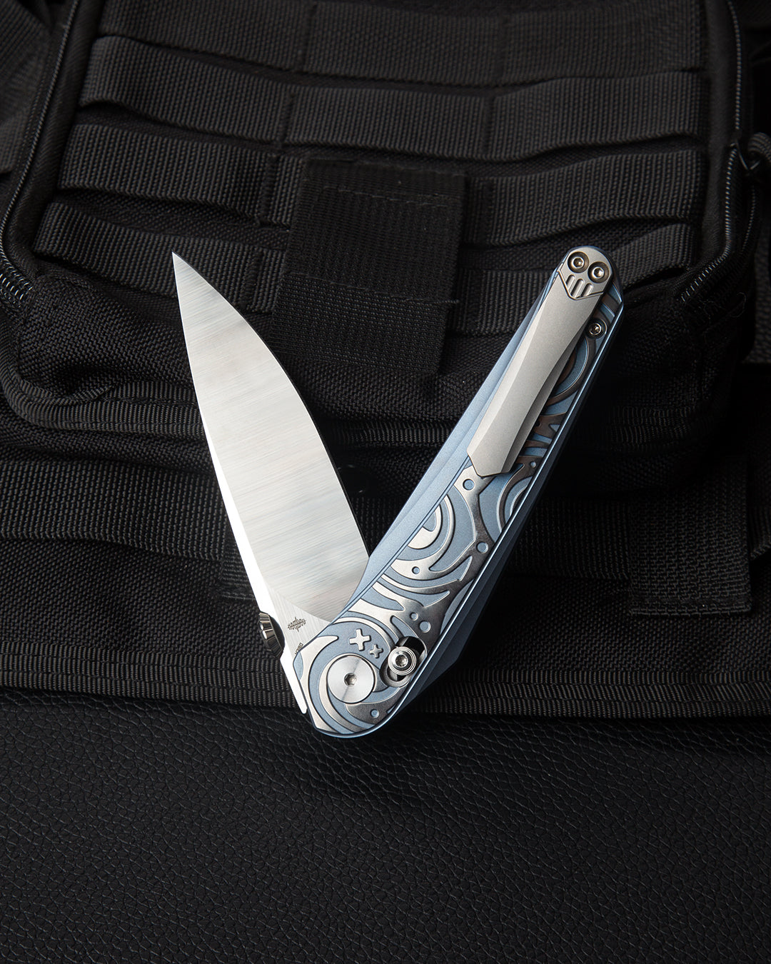 Bestech Mothus BT2206A side view – blue anodized titanium handle showing bar lock and ceramic bearings