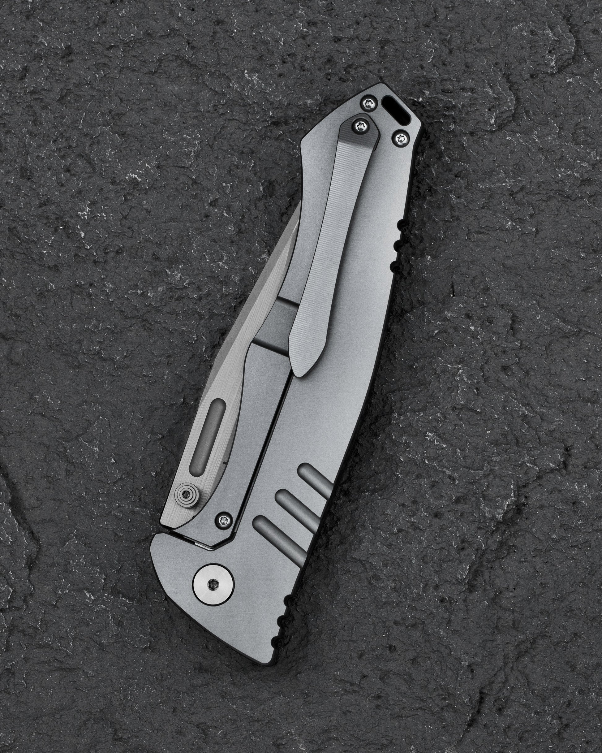 Bestech Keen II BT2301B blade detail – S35VN steel with dual stonewash and satin finish by Koenscraft