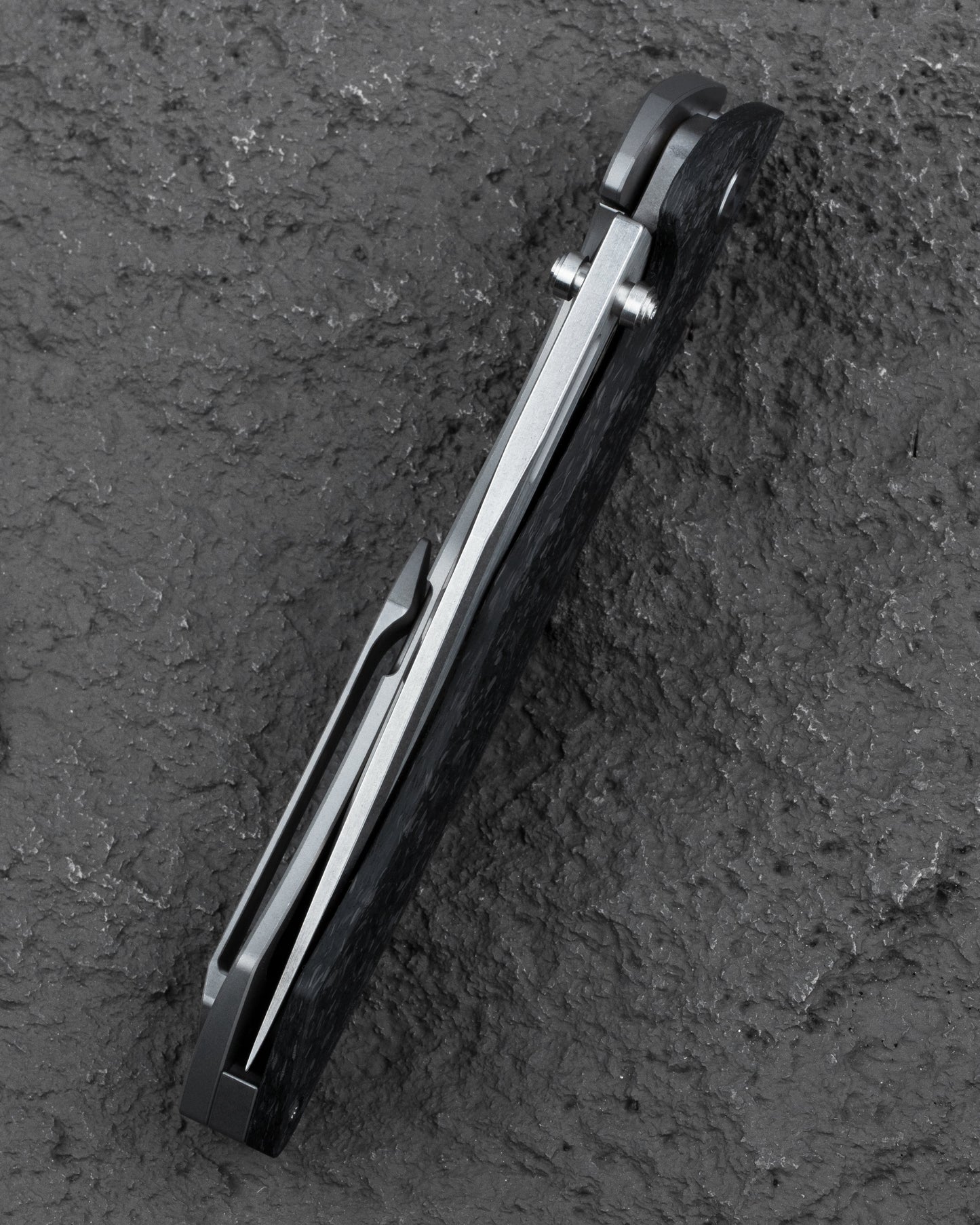 Bestech Keen II BT2301B clip detail – titanium pocket clip on black titanium handle