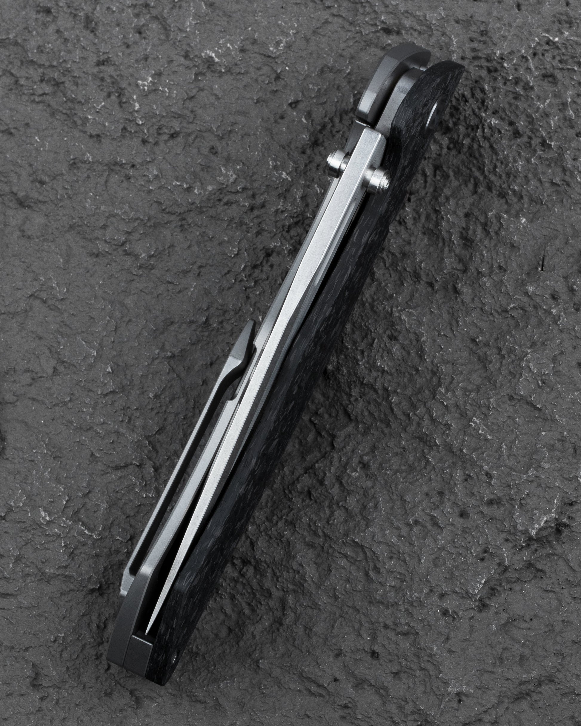 Bestech Keen II BT2301B clip detail – titanium pocket clip on black titanium handle