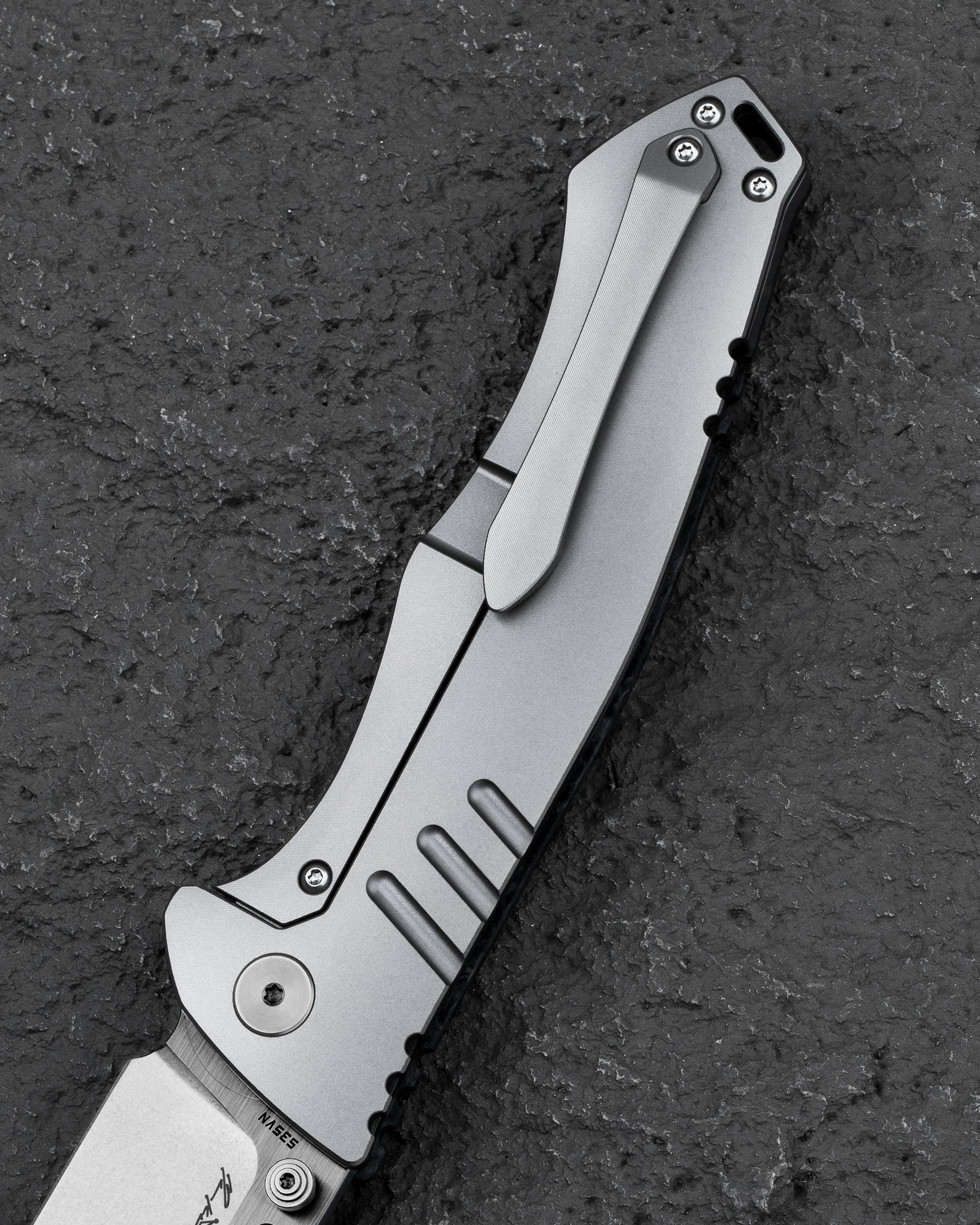 Bestech Keen II BT2301B handle detail – black titanium frame with marble carbon fiber inlay and flipper tab