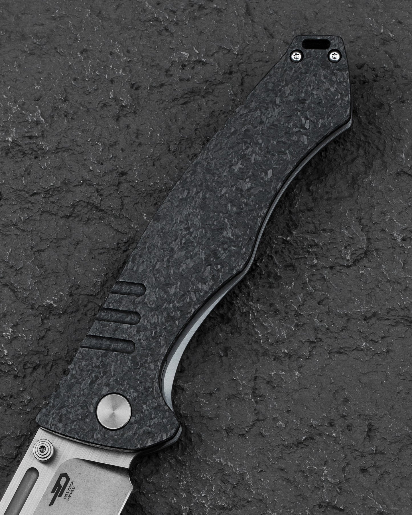 Bestech Keen II BT2301B marble carbon fiber detail – swirling marble pattern carbon fiber handle inlay