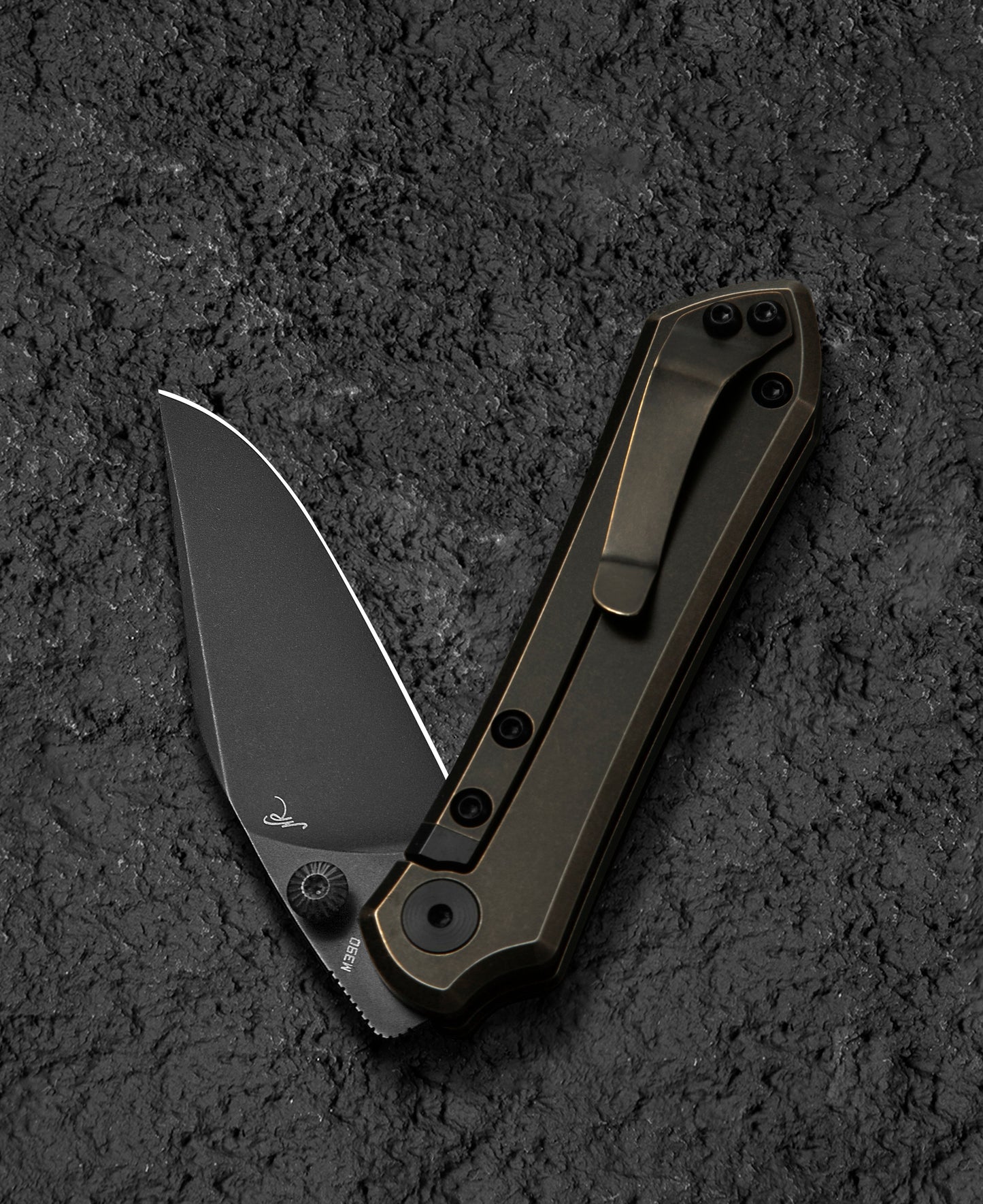 Bestech Icarus BT2302B open position – 2.65 inch M390 blade fully deployed showing frame lock