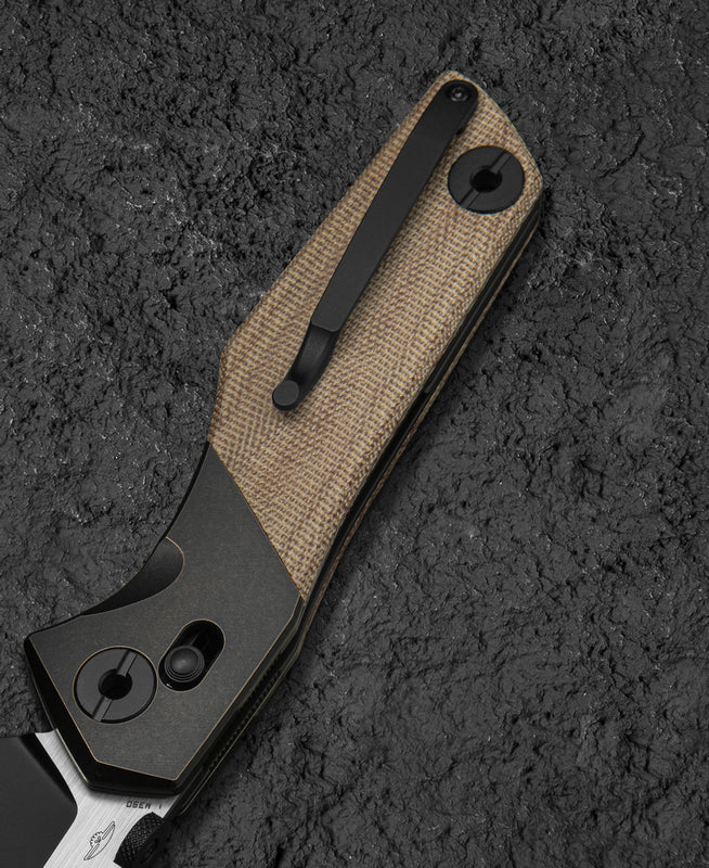 Bestech Cetus BT2304B bar lock detail – ambidextrous bar lock mechanism on titanium handle