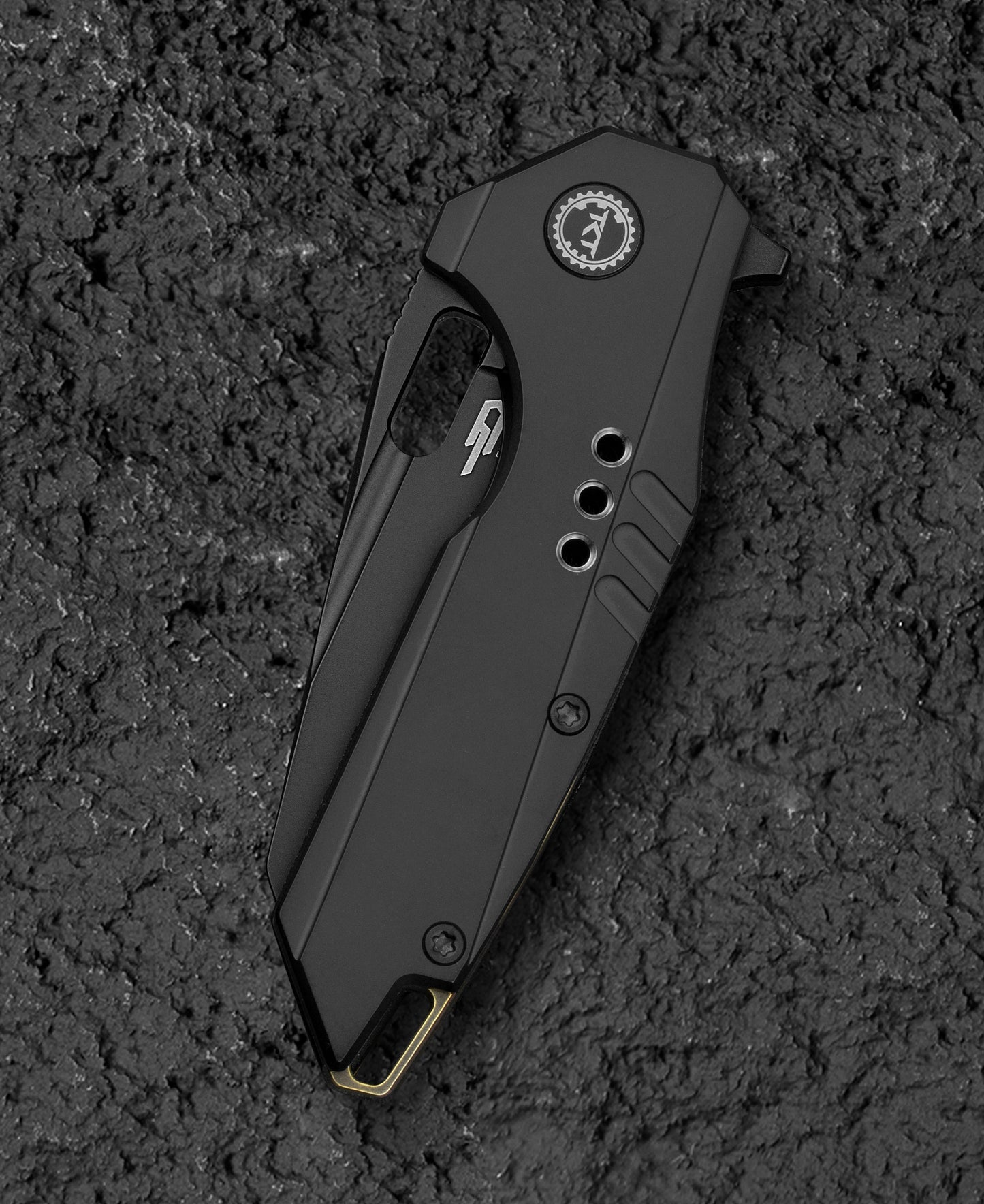 Bestech Nyxie 3 BT2308B clip detail – titanium pocket clip on all-black handle