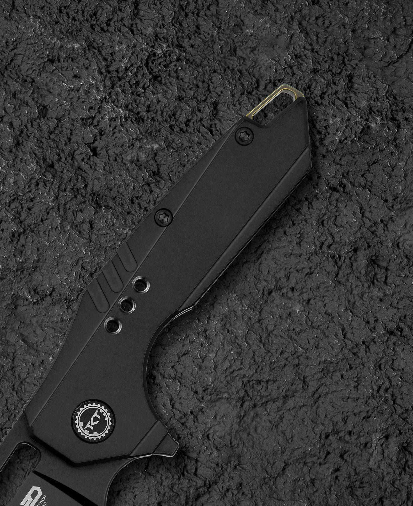 Bestech Nyxie 3 BT2308B handle detail – all-black titanium frame lock handle construction