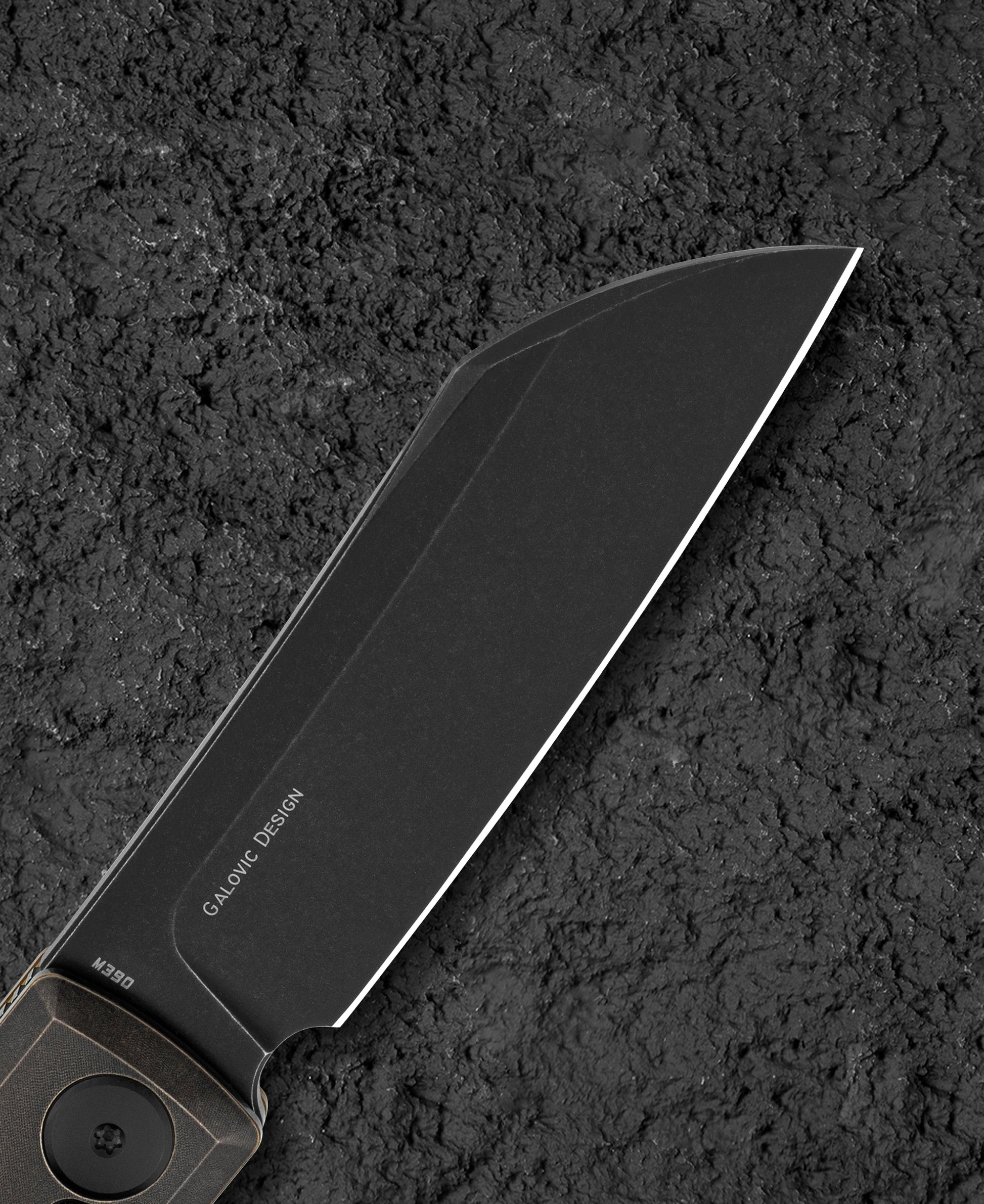 Bestech Bruv BT2401C Ultem detail – aerospace-grade PEI polymer scales in bronze black finish