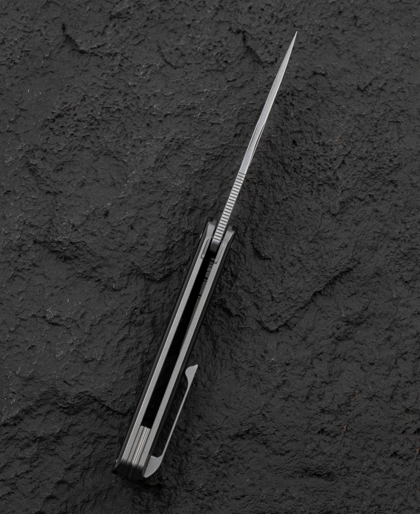 Bestech Spear Phisher BT2405B blade detail – M390 steel compound grind hand rubbed satin finish