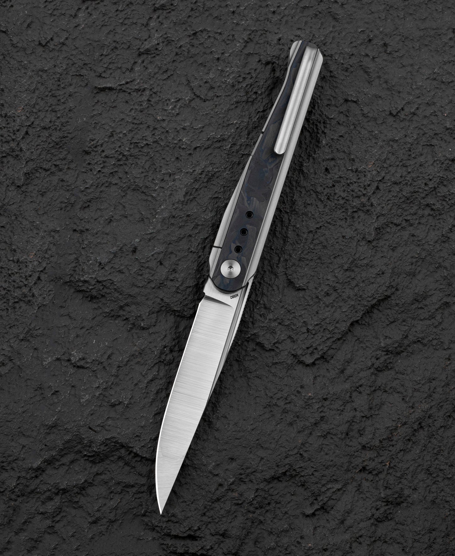 Bestech Spear Phisher BT2405B closed view – titanium frame lock with marble carbon fiber inlay