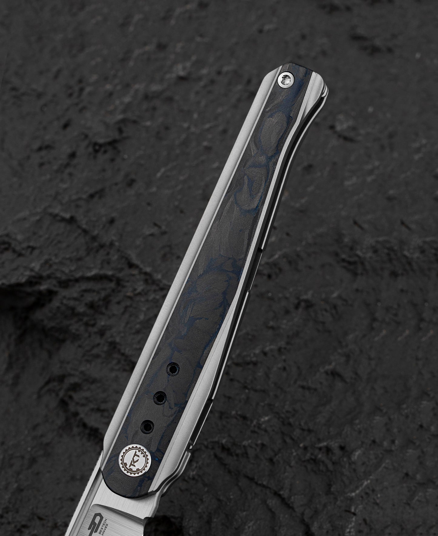 Bestech Spear Phisher BT2405B pivot detail – ceramic ball bearing system for smooth deployment