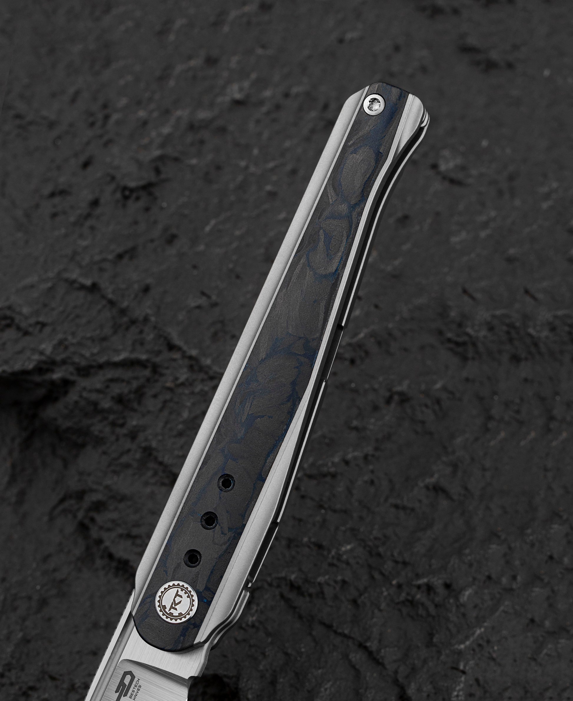 Bestech Spear Phisher BT2405B pivot detail – ceramic ball bearing system for smooth deployment