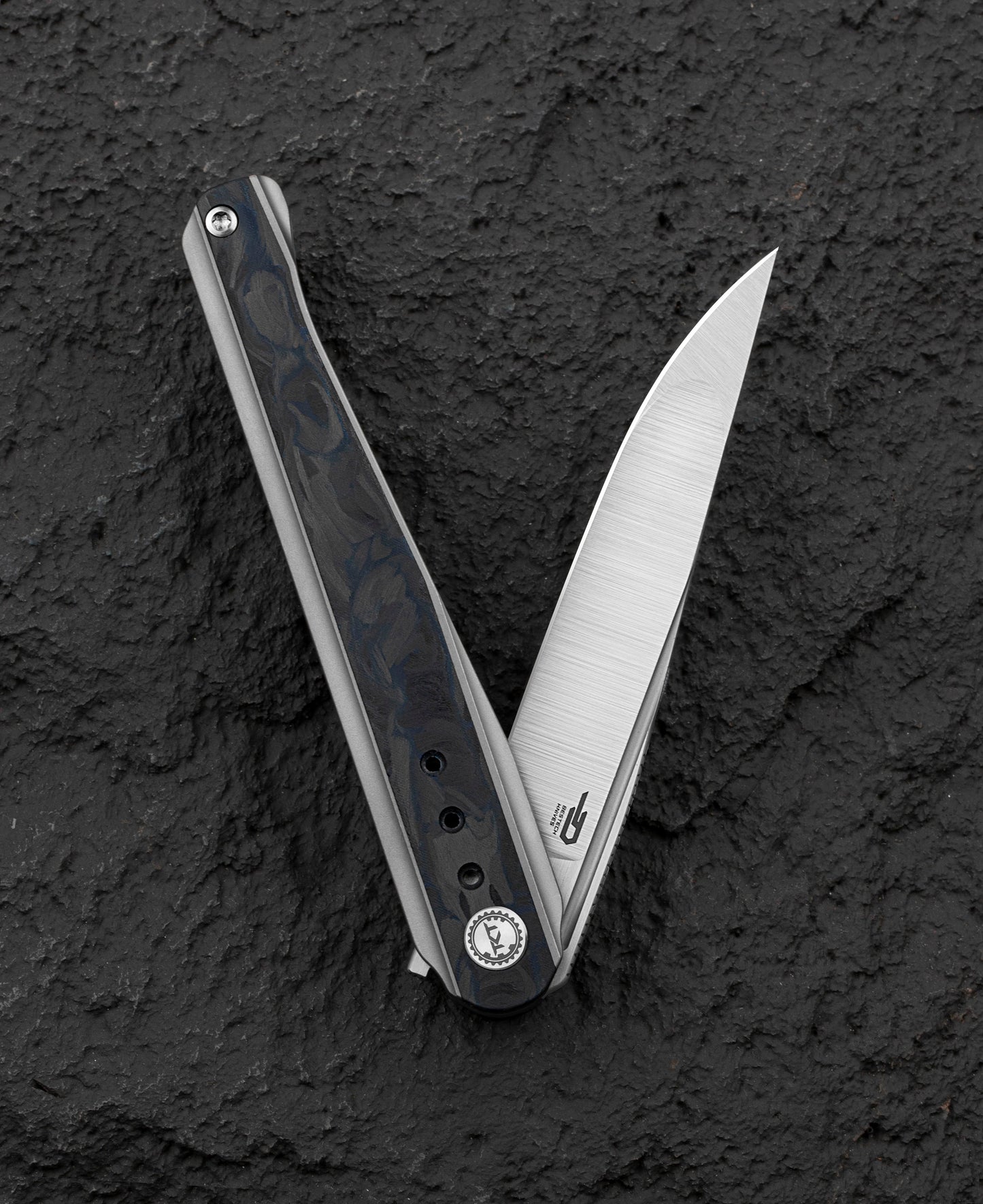 Bestech Spear Phisher BT2405B spine detail – M390 blade thickness 0.138 inch titanium backspacer