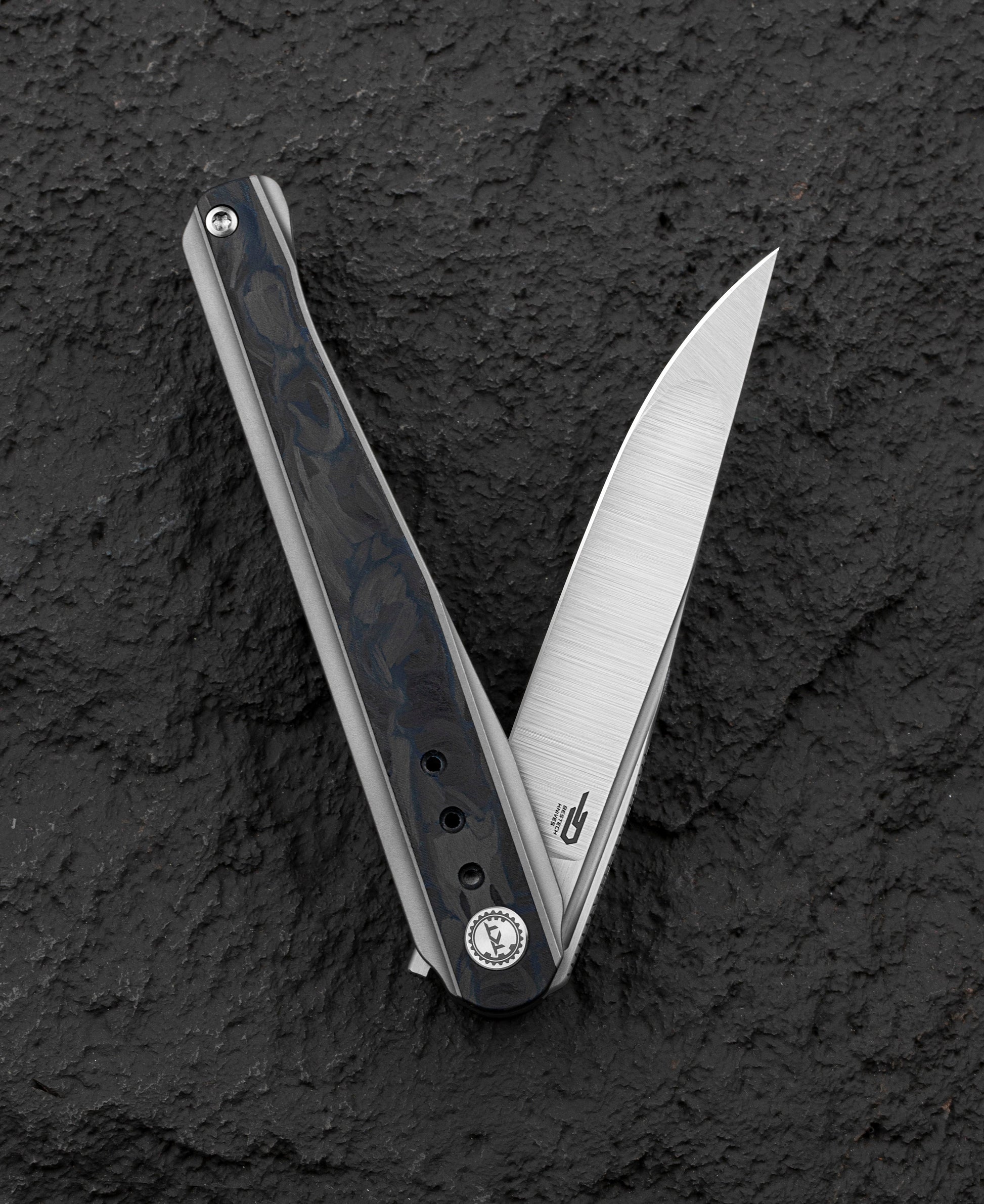 Bestech Spear Phisher BT2405B spine detail – M390 blade thickness 0.138 inch titanium backspacer