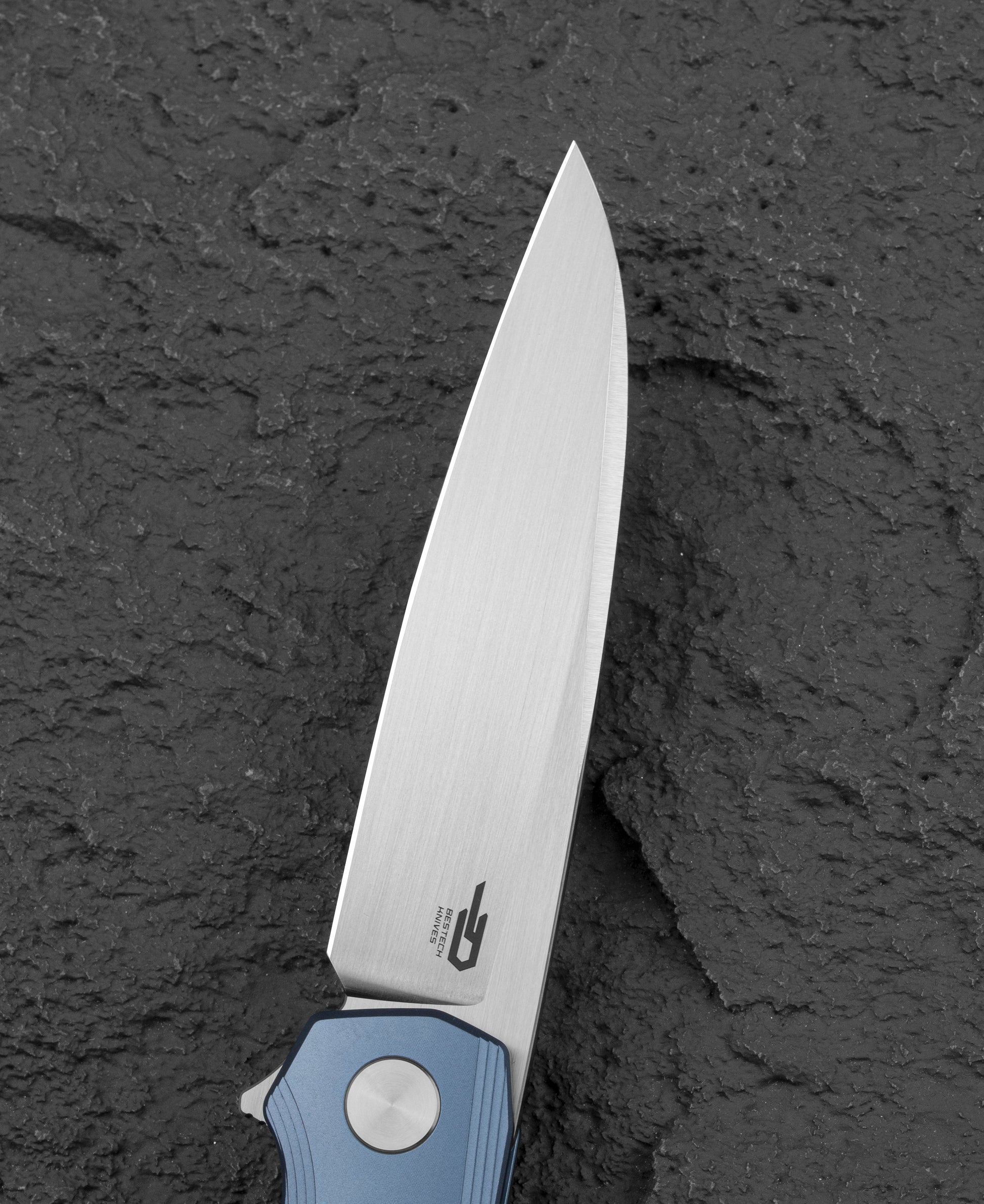 Bestech 9 BT2408C Ceramic Bearing Pivot Detail Blue Titanium Knife