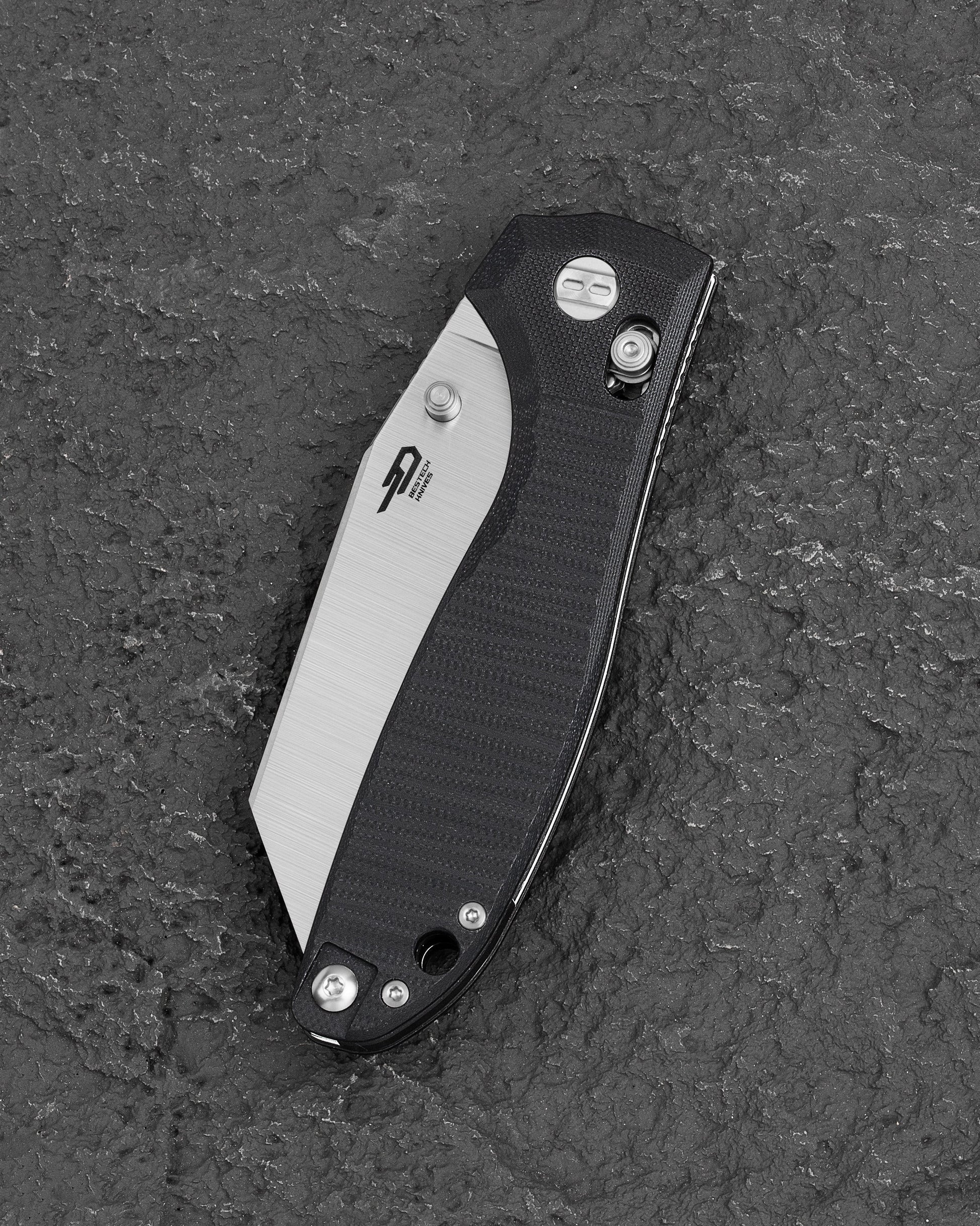 Bestech Liger BTKG61A Black G10 scales – handle texture and color detail