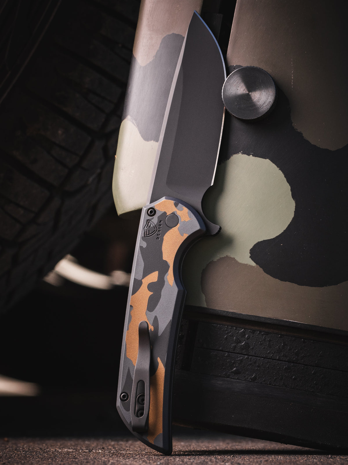Pro-Tech Mordax CCKSF26.Mordax.2 Deluxe Camo Cerakote handle detail