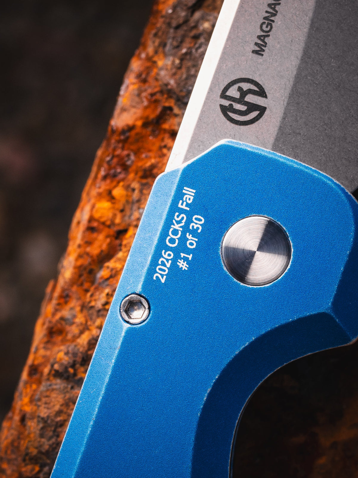 Pro-Tech Slimfoot CCKSF26.Slimfoot.1 push-button automatic detail with pearl button, serial number and stonewash MagnaCut blade