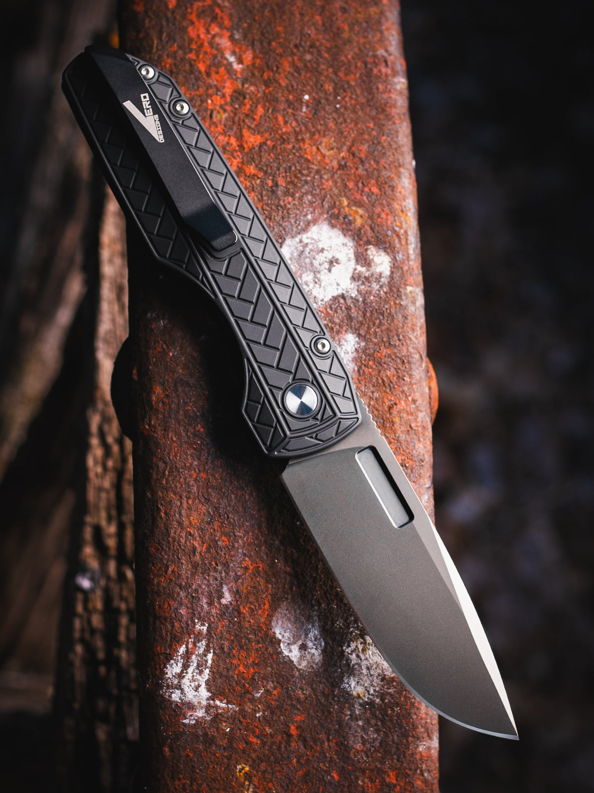 Pro-Tech Vero Synapse 2 CCKSF26.VERO.1 front view – 3.5" smoky grey MagnaCut spear point automatic knife, black herringbone aluminum