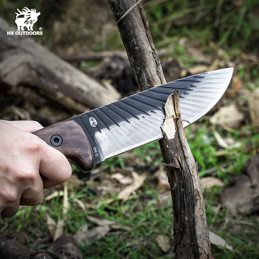 HX Outdoors Junglord D-340 in use – chopping a branch with the 5.59" blade