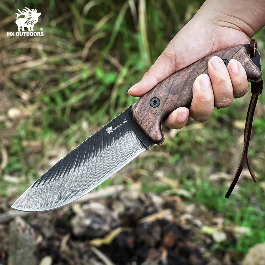 HX Outdoors Junglord D-340 walnut handle detail